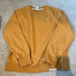 Nike dry fit crewneck sweatshirt